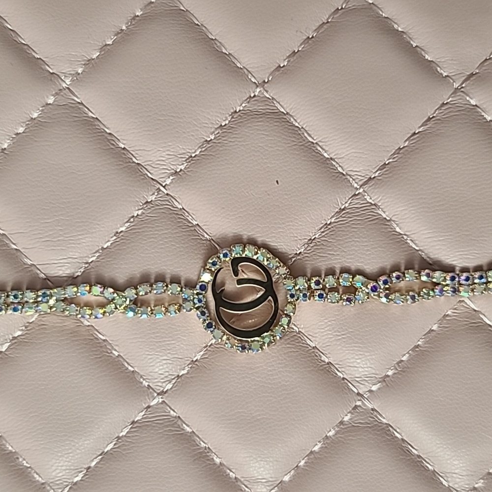 Elegant Gold Bracelet with Iridescent Stones